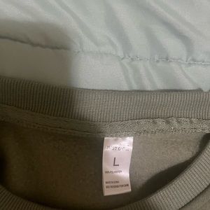 Olive green large sweater cute hardly ever worn💚